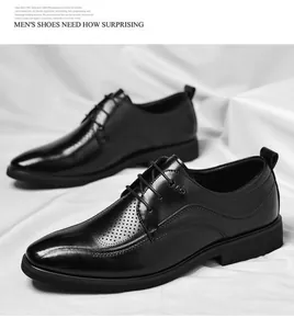 Gros plan de haute qualité de chaussures de ville élégantes en cuir noir perforé pour hommes
