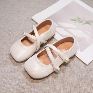 Elegant off-white girls' Hanfu shoes with pearl cross straps and floral pattern