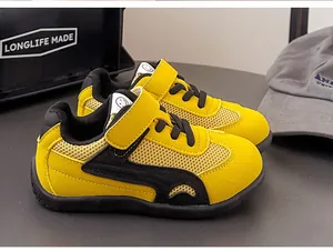 Scarpe da ginnastica gialle in mesh traspirante per bambini con chiusura a strappo