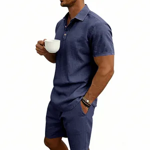 Ensemble polo et short en lin bleu marine pour homme, idéal pour les vacances d'été.