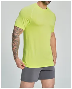 Detail showing the neon green men's seamless breathable sports t-shirt and grey shorts
