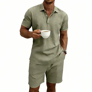 Ensemble polo et short en lin vert sauge pour homme pour les vacances d'été.