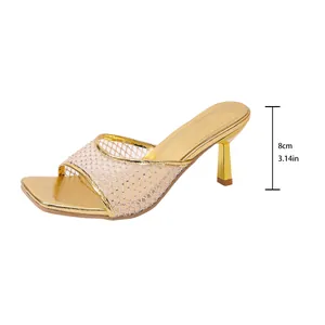 Mule dorata con tacco a spillo e rete di strass, dettaglio altezza tacco 8cm