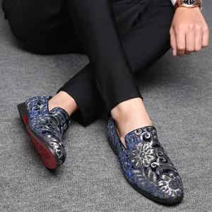Elegante blaue und silberne Herren-Loafer aus Wildleder mit Blumenstickerei zum Hineinschlüpfen