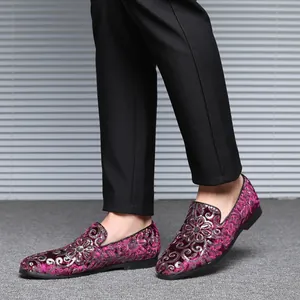 Elegante Samt-Loafer für Herren mit aufwendiger silberner Blumen-Pailletten-Stickerei zum Slipper