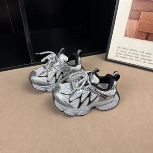 Baskets en maille épaisse pour enfants argentées avec design respirant et semelles