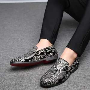 Modische Herren Loafer aus schwarzem Samt mit silberner floraler Paillettenstickerei