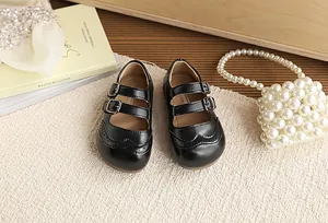 Classic black leather Mary Jane shoes for toddler girls featuring wingtip carving details