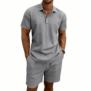 Détail d'un ensemble polo et short en lin gris pour homme, style décontracté d'été