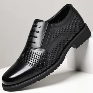Chaussures de ville formelles en cuir noir avec détails perforés respirants pour hommes