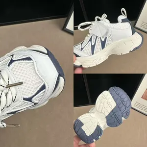 Vues détaillées de baskets chunky pour enfants avec tige en mesh respirant et velcro