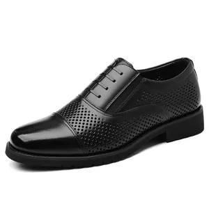 Chaussures de ville classiques en cuir noir pour hommes avec détails perforés chic