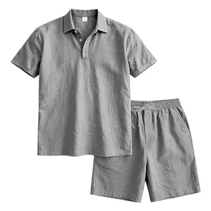 Élégant ensemble deux pièces en lin gris pour homme avec polo et short à cordon été