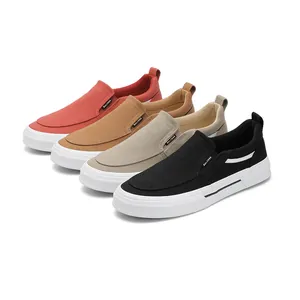 Κομψά ανδρικά πάνινα παπούτσια slip-on διαθέσιμα σε κόκκινο, καφέ, μπεζ και μαύρο.