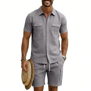 Completo casual da uomo in lino grigio con camicia a maniche corte e pantaloncini cargo