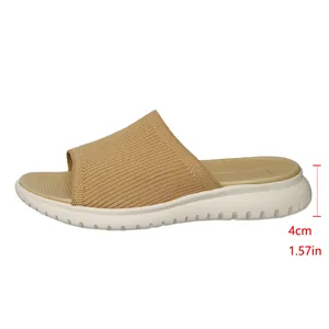 Sandalia de plataforma de punto beige con detalle de medida de tacón de 4 cm
