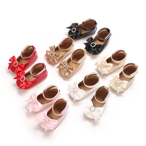 Übersicht über Kinderprinzessinnenschuhe in verschiedenen Farben mit Schleifen