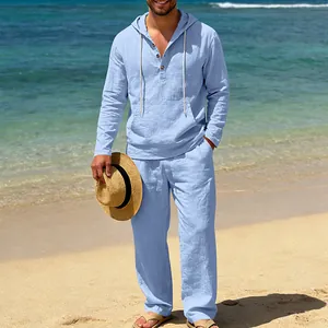 Herren Freizeit-Set aus Leinen in Hellblau mit Kapuzen-Henley-Shirt und langer Hose