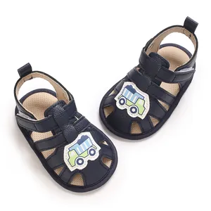Sandalias azul marino para bebé niño con parche de camión y suelas blandas para primeros pasos
