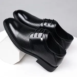 Eleganti scarpe da uomo nere da lavoro con design traforato traspirante per l'estate