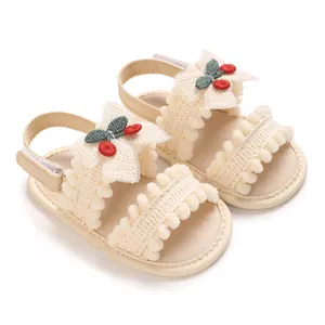 Sandales confortables pour bébés filles avec broderie cerise, nœud et semelle souple