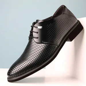 Chaussures habillées classiques en cuir perforé noir pour hommes au design respirant