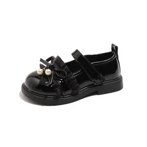 Black patent leather girl's Mary Jane shoes with pearl bow detail