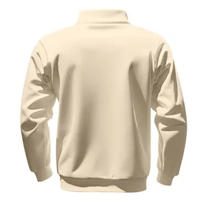 Rückansicht eines beigen schweren Sweatshirts mit halbem Reißverschluss und Stehkragen.