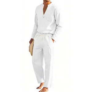 Herren Leinen Set mit weißem Henley Langarmshirt und passender Kordelzughose