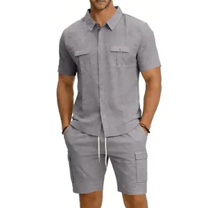 Vista dettagliata del set camicia cargo in lino grigio e pantaloncini multitasche da uomo