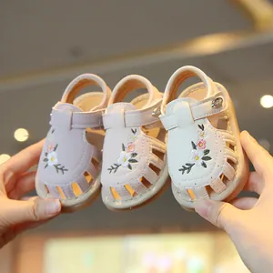 Peuter Meisjes Bloemen Borduurwerk Piepende Schoenen Zomer Ademend Antislip Zachte Zool Prinses Loopschoenen Sandalen