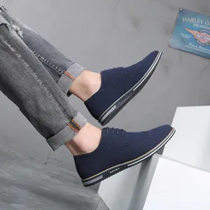 Chaussures richelieu classiques en daim bleu marine pour hommes avec détails richelieu