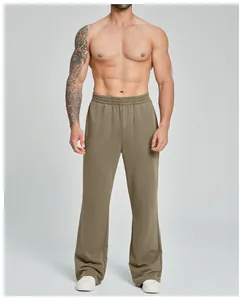 Detailansicht der olivgrünen Herren-Sweatpants mit weitem Bein für Fitness und Training