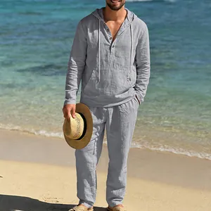 Stilvolles graues Leinen-Set mit Kapuze für Herren für den Sommerurlaub am Strand