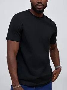 Vue détaillée d'un t-shirt à manches courtes noir pour homme en coton de qualité supérieure