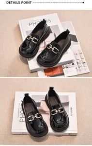 Klassische schwarze Leder-Loafer für Mädchen mit eleganter Gold-Schnalle