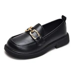 Klassische schwarze Mädchen-Loafer mit goldener Schnalle und weicher Sohle, britischer Stil