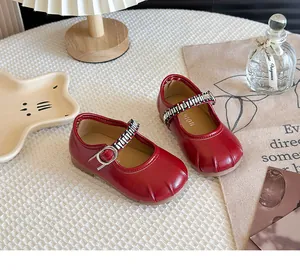 Elegant French style red Mary Jane shoes for girls, stylish patent leather flats for parties
