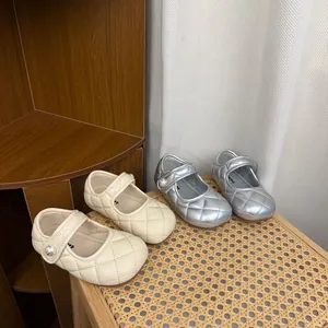 Girls Mary Jane Flats Quilted Microfiber Leather Princess Shoes With Artificial Pearl Soft Anti-Slip Performance Dress Shoes For Kids
