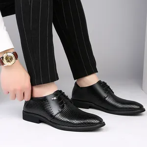 Chaussures de ville perforées noires pour hommes pour occasions formelles et mariages