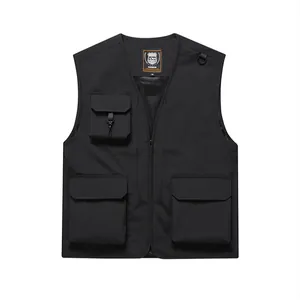 Men's outdoor utility vest with multiple pockets for fishing and photography