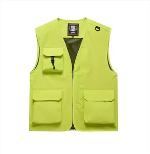 Gilet da pesca e fotografia all'aperto per uomo in un vivace colore verde lime