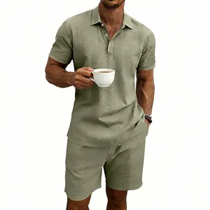 Completo casual da uomo in lino con polo a maniche corte e pantaloncini in verde oliva