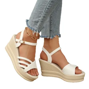 Eleganti sandali bianchi con zeppa e plateau da donna con cinturino alla caviglia chic