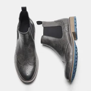 Detailansicht von Vintage-Brogue-Chelsea-Boots mit eleganten, aufwendigen Lochmustern