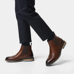 Klassische braune Brogue-Chelsea-Stiefel für Herren mit dekorativen Lochmustern