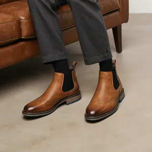 Stilvolle braune Brogue-Chelsea-Boots aus Leder für Herren mit eleganten Flügelkappen-Details