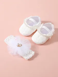 Elegant white lace baby girl shoes and matching floral headband set with pearl details