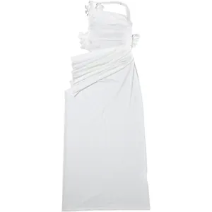 Elegantes weißes Bodycon-Maxikleid mit Raffungen und floralen Schulterakzenten