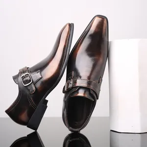 Détail de chaussures en cuir pour hommes style britannique avec dégradé de bronze